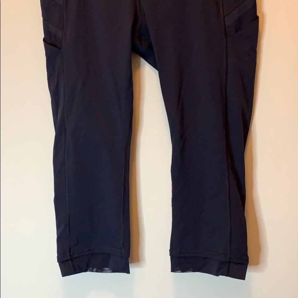 Lululemon Illumina Capri size 10 - Picture 5 of 9